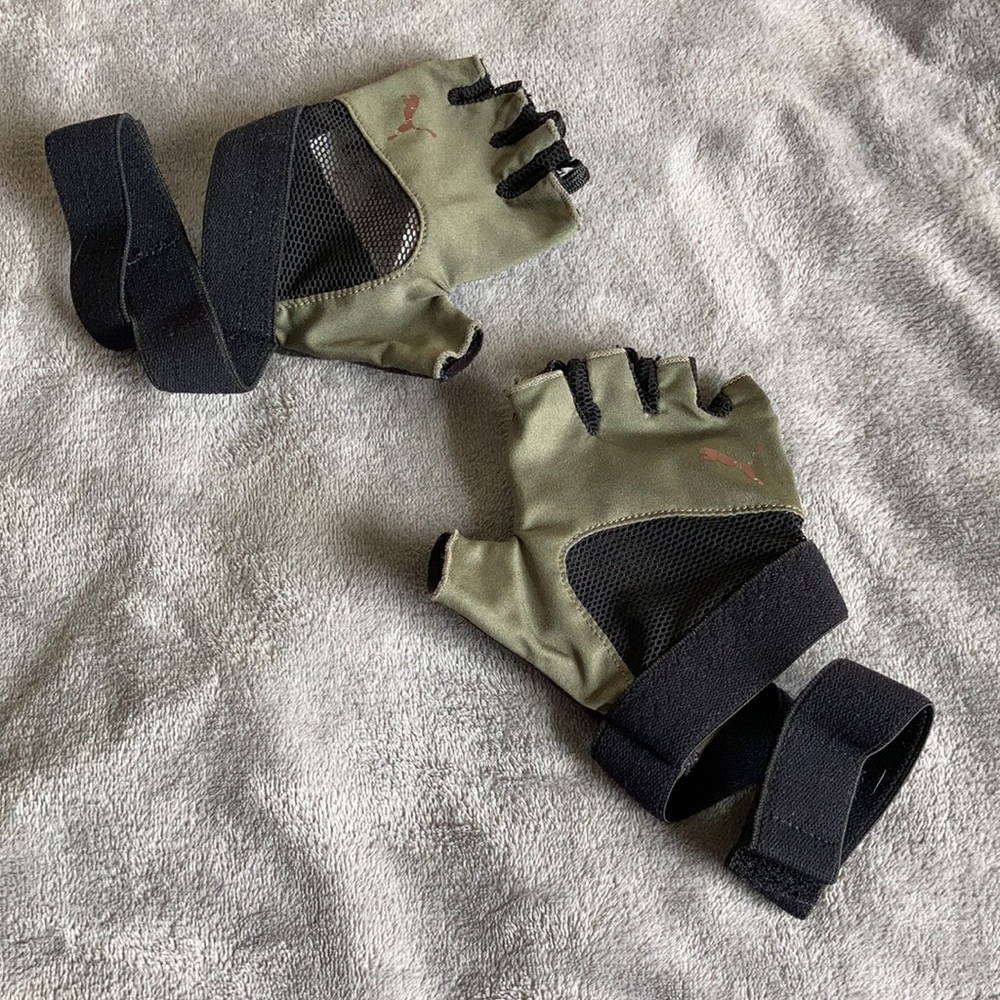 Puma workout/biker gloves